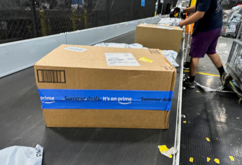 Amazon cloud revenue, income forecast disappoint, shares slide