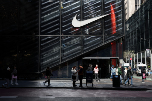 Nike’s longtime design and innovation chief John Hoke to retire